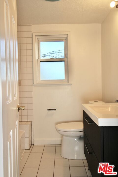 Building Photo - 7610 Kelvin Ave