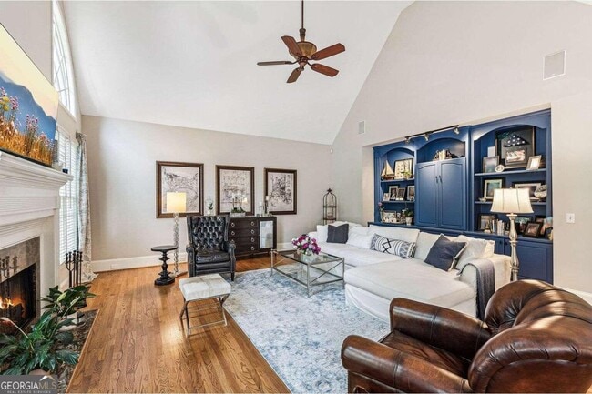 Building Photo - 725 Greenview Terrace