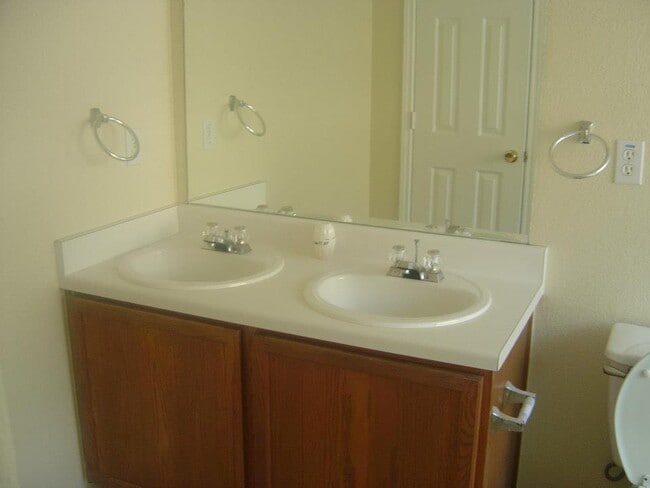 Building Photo - 1202 Heritage Hill Cove