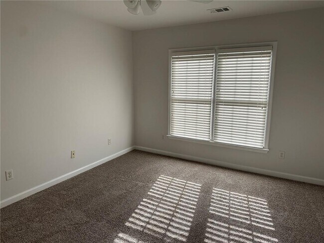 Building Photo - 1296 Dunwoody Cove