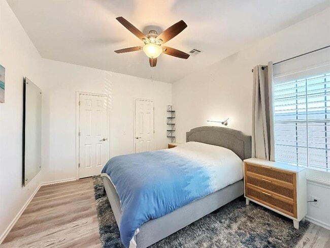 Building Photo - 6162 N Brookline Ave