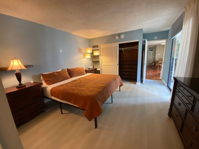 Building Photo - Waikiki Fully-Furnished 2 Bed, 2 Bath, 1 P...