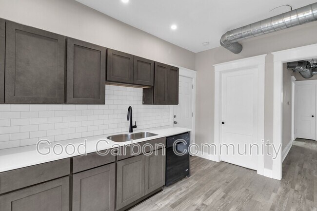 Primary Photo - 1378 Hertel Ave