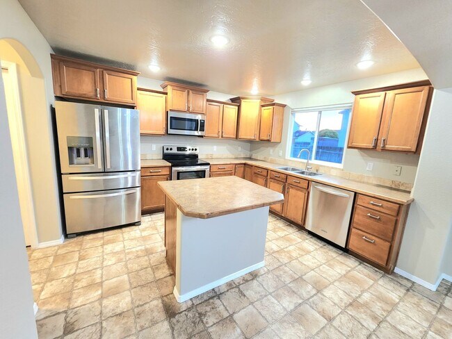 Building Photo - Move In Special- $500.00