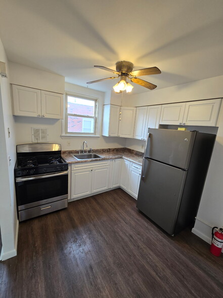 Kitchen - 725 Belair Cir