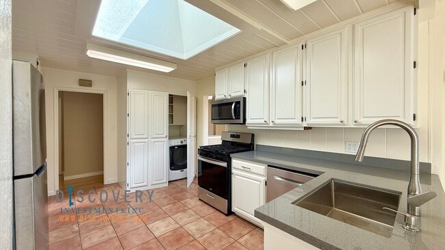 Building Photo - 3+ Bedroom Modern El Cerrito Hills Home