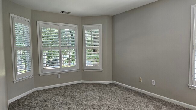 Building Photo - 1680 Heritage Dr