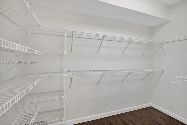 Building Photo - 900 SW 128th Ave