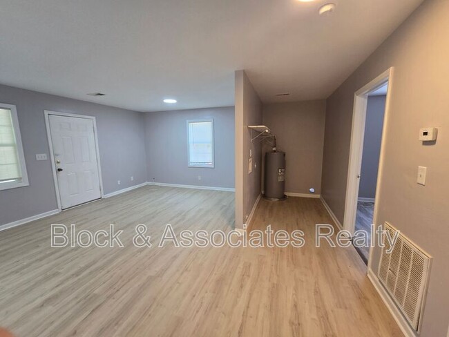 Building Photo - 1302 Bencini Pl