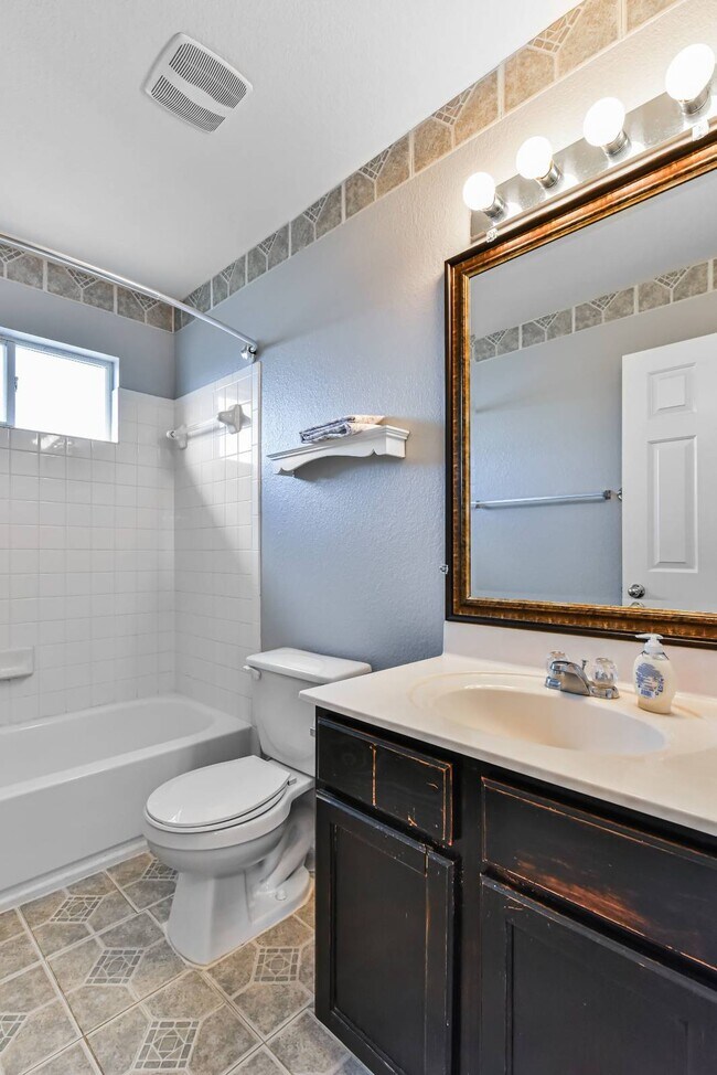Building Photo - 4600 Donegal Bay Ct