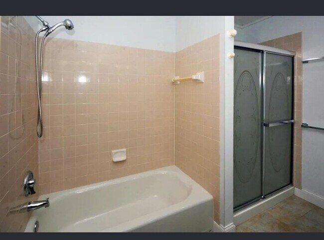 Building Photo - Charming 3BR - 2 Bath House in Shoreview