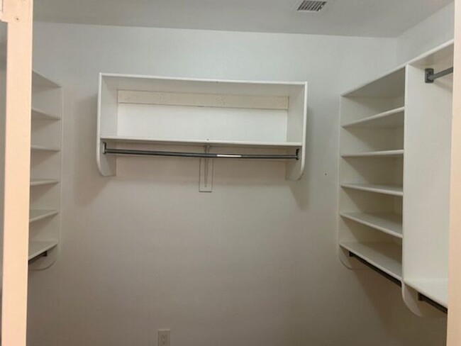 Building Photo - $2,350 3 Bedroom Gilbert 85296 Home For Le...