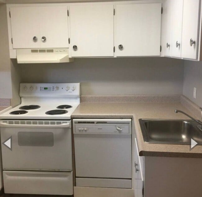 Building Photo - 1 Bedroom Unit, fantastic Location