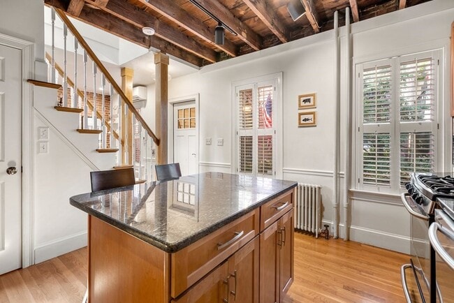 Building Photo - 9R Salem St Ave