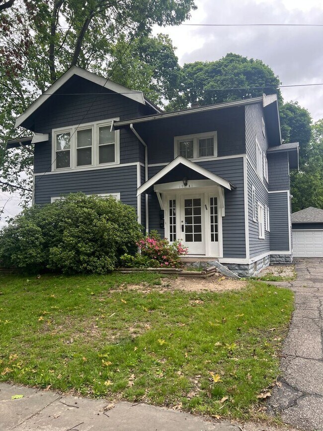 Building Photo - 1741 Middlehurst Rd