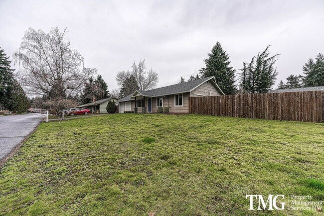 Building Photo - Classic Ranch Style home with 2 Bed 1.5 Bath and Large Backyard!