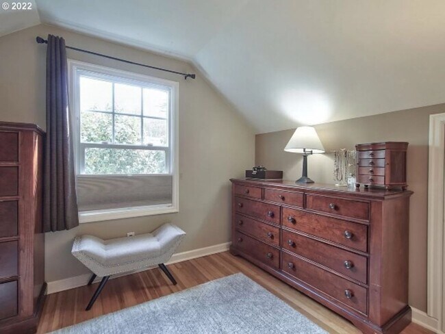 Building Photo - Gorgeous Modern Home Ready to Rent!