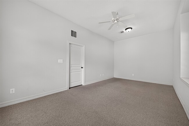 Building Photo - 8602 Two Sisters Ct