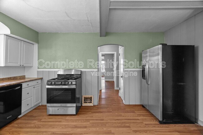 Building Photo - 8028 Wynwood Dr