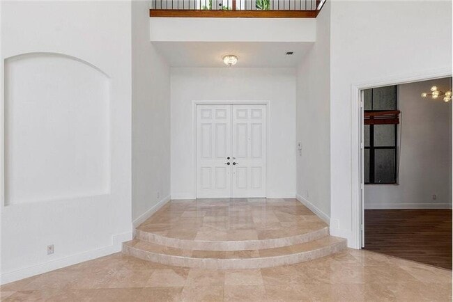 Building Photo - 10546 Versailles Blvd