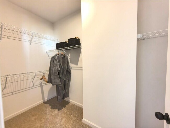 Building Photo - 2821 Beacon Bend Xing