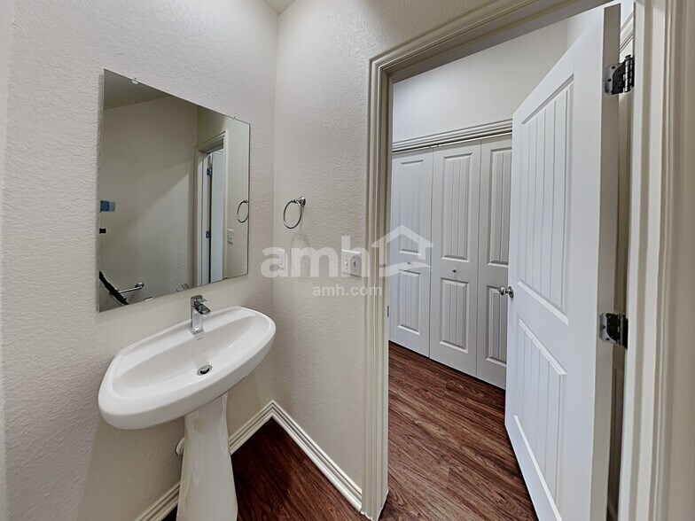 Building Photo - 175 Pebble Creek Run