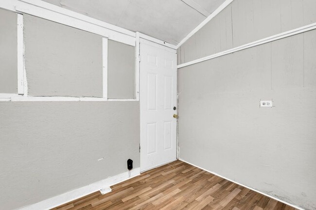 Building Photo - 1005 Blanchard Dr