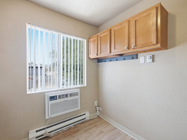 Building Photo - 1525 S Woodland Ave