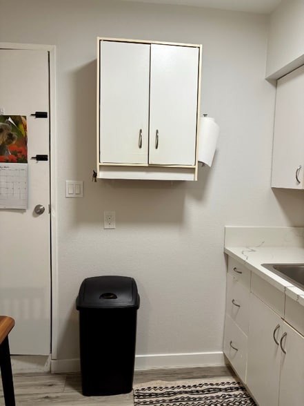 Building Photo - 28409 Victoria Rd