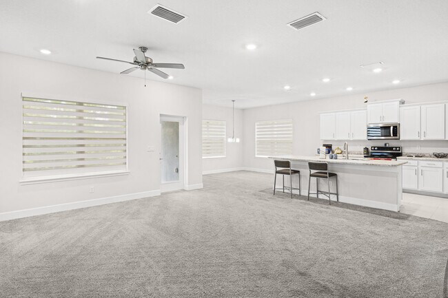 Building Photo - 692 NE Turtleback Trail