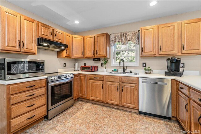 Building Photo - 70 Orchard Crest Dr