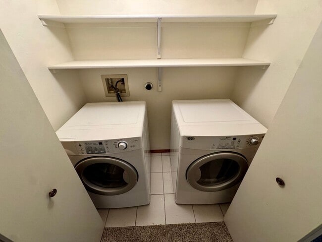 Building Photo - Foothills Hideaway