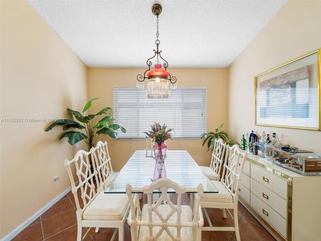 Building Photo - 3 bedroom in Dania FL 33004
