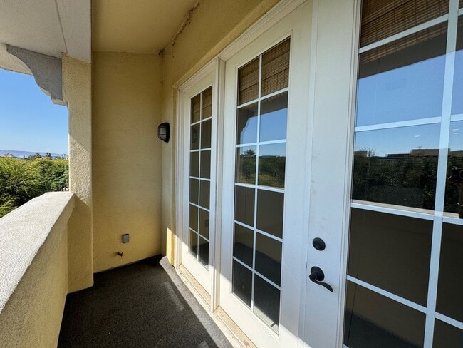 Building Photo - Top floor Playa Vista Condo 2+2