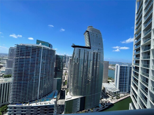 Building Photo - 475 Brickell Ave