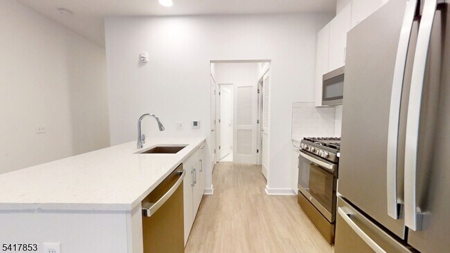 Building Photo - 1181 Morris Ave