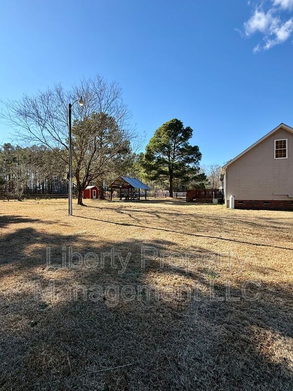 Building Photo - 143 Quail Dr