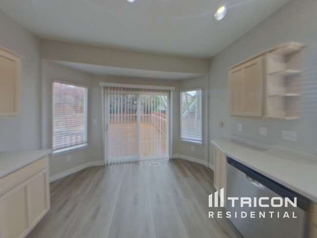 Building Photo - 5950 Fescue Dr
