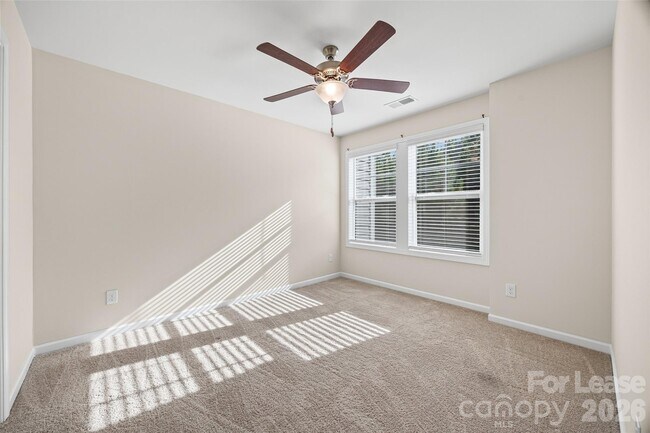 Building Photo - 1018 Chicory Trce