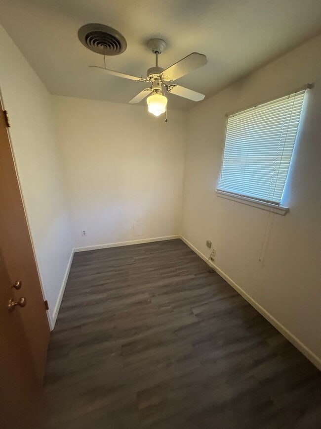 Building Photo - 550 E N 19th St