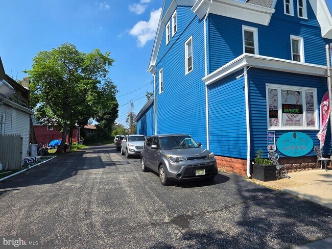 Building Photo - 3 E Mantua Ave