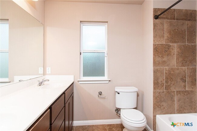 Building Photo - 704 W Gemini Ln