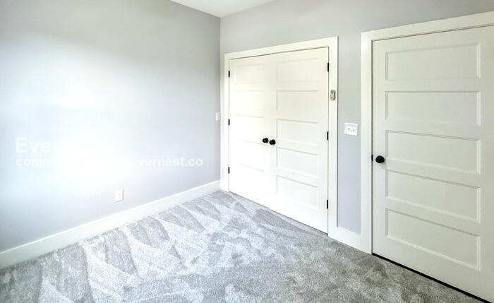 Building Photo - 415 S University St