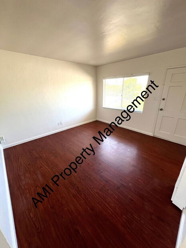 Building Photo - Move in Special!! $750 off 1st Month's Rent!!