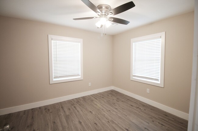 Building Photo - Recently Remodeled 3 Bed 2 Bath!