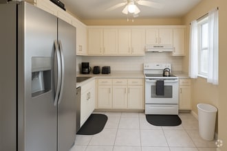 Building Photo - 2Bed/2Bath