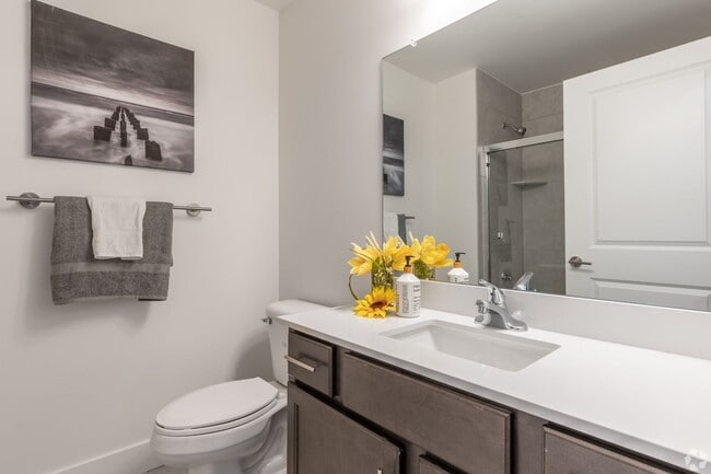 Building Photo - Chesterfield Lease-Save $600! 2 Bedroom, 2...