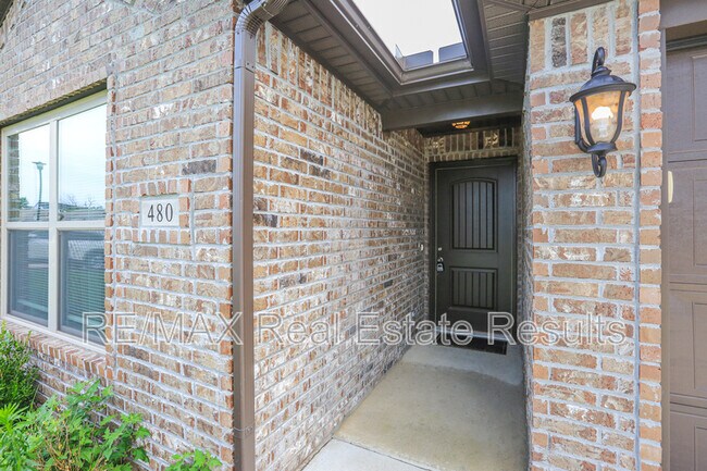Building Photo - 480 Rama St