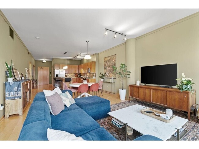 Building Photo - 401 N 2nd St