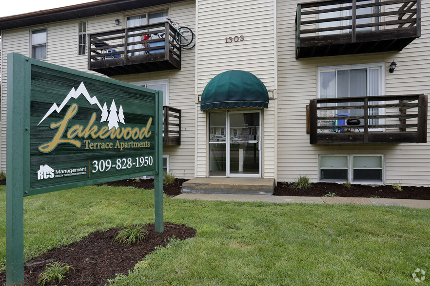 Lakewood Terrace Apartments - Bloomington, IL | Apartment Finder